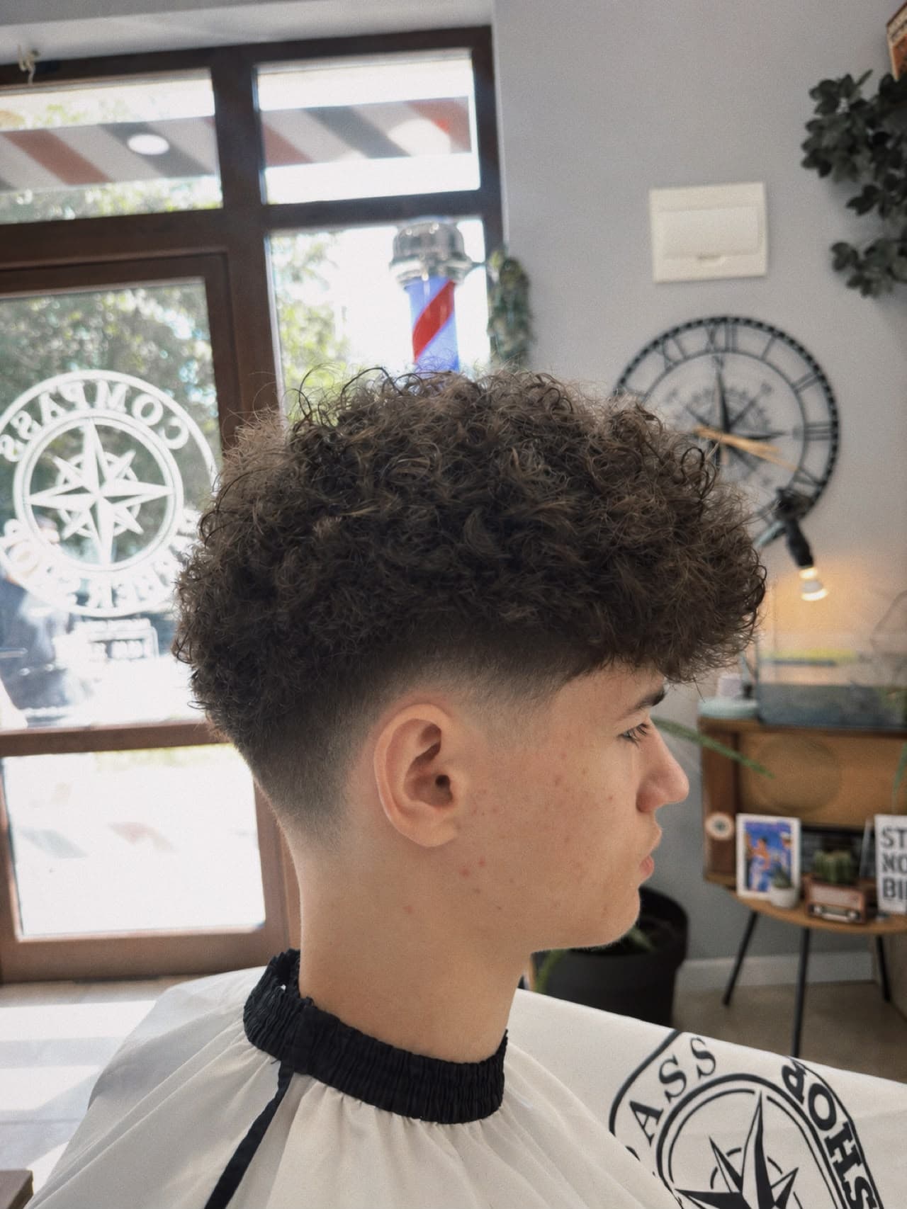 Curly hair with a taper fade – barber shop in Haskovo